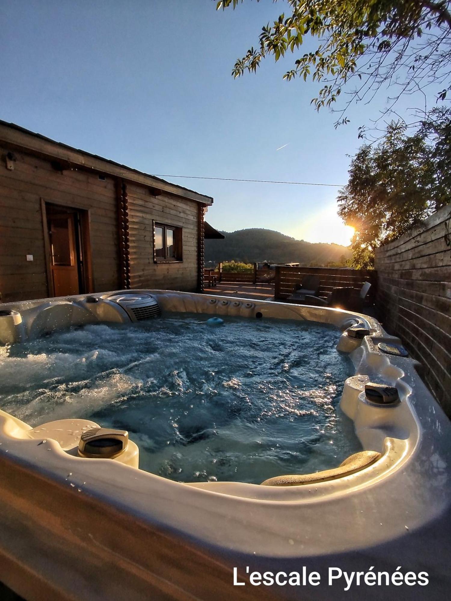 Le Chalet jacuzzi et Détente 4 Étoiles Bagnères-de-Bigorre Exterior foto